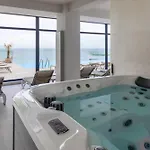 Sea & Smarald In Infinity Pool &