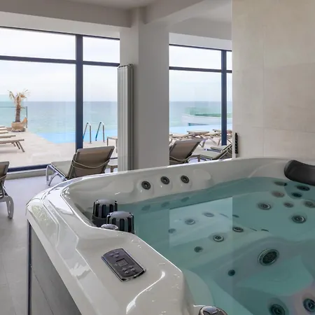 Sea & Smarald In Infinity Pool &